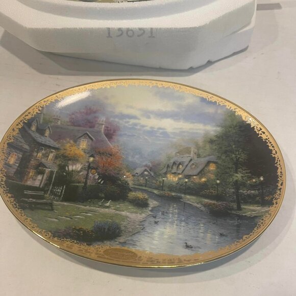 Thomas Kinkade Lamplight Village "Lamplight Brooke" Oval Collector’s NEW 11804A - Picture 4 of 7